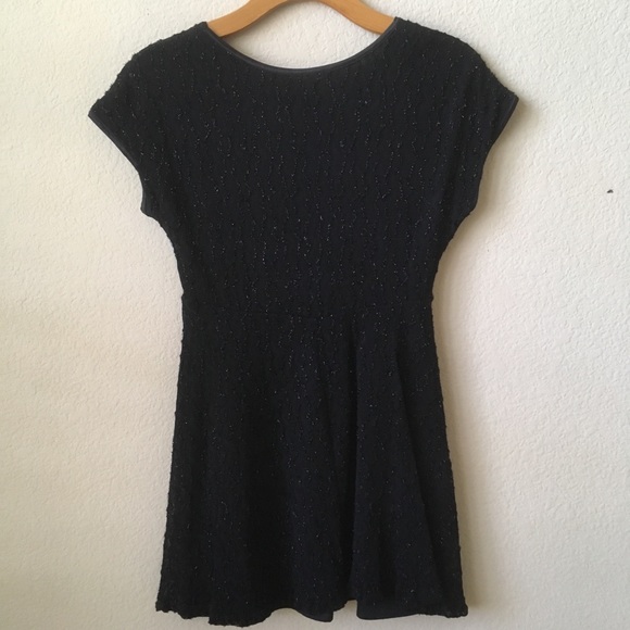 🌟3/$20🌟Textured Lace Dress - Picture 3 of 4